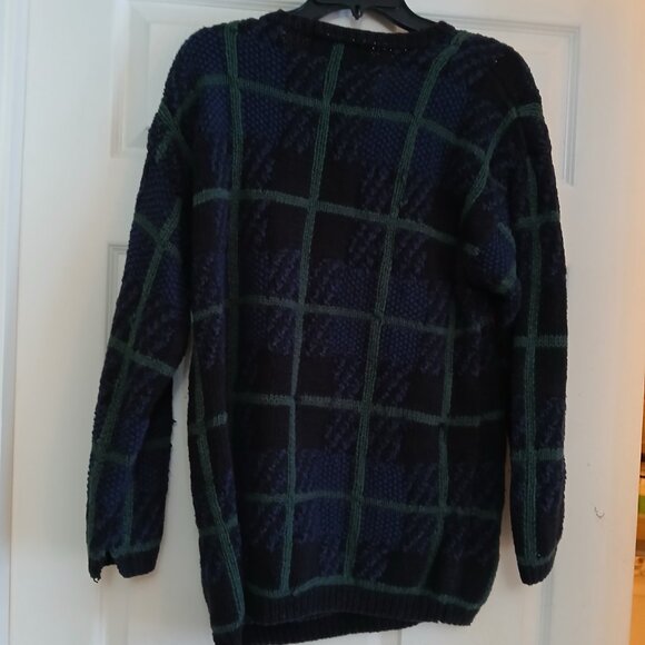 Handknit Metropolitan Woman Sweater - Picture 3 of 13